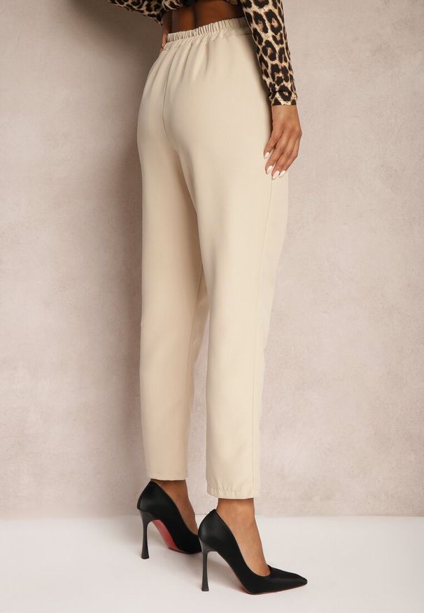 Renee - Beżowe Spodnie Cygaretki Zalko. Okazja: na co dzień. Kolor: beżowy. Styl: klasyczny, elegancki, casual
