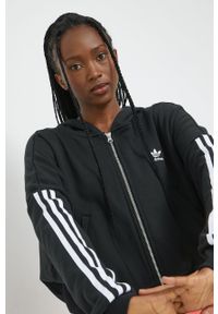 adidas Originals bluza bawełniana damska kolor czarny z kapturem z aplikacją. Okazja: na co dzień. Typ kołnierza: kaptur. Kolor: czarny. Materiał: bawełna. Wzór: aplikacja. Styl: casual