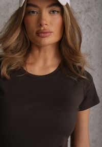 Renee - Ciemnoszary Klasyczny T-shirt o Gładkim Wykończeniu Rhethine. Kolor: szary. Materiał: jeans, zamsz. Długość: krótkie. Wzór: gładki. Styl: klasyczny #4