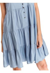 TOP SECRET - Luźna sukienka mini na ramiączkach z falbanami. Kolor: niebieski. Długość rękawa: na ramiączkach. Typ sukienki: koszulowe. Długość: mini #4