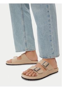 Guess Jeans Klapki EO-KANSAS-01 126AM Beżowy jasny. Kolor: beżowy. Materiał: zamsz, skóra #7