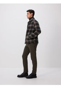 Reserved - Spodnie chino slim fit - zielony. Kolor: zielony. Materiał: tkanina, bawełna