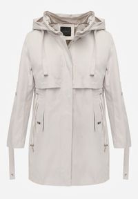 Renee - Beżowa Kurtka Przejściowa Typu Parka z Odpinanym Kapturem Ozdobiona Sznurkami Fallaiah. Okazja: na co dzień. Kolor: beżowy. Materiał: skóra. Wzór: aplikacja. Styl: casual #2