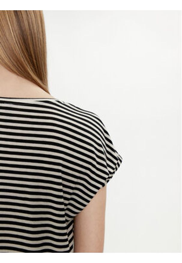 Vero Moda T-Shirt Ava 10284469 Czarny Regular Fit. Kolor: czarny. Materiał: lyocell