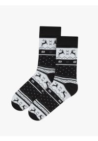 Ryłko - Biało-czarne skarpetki świąteczne unisex z reniferami. Kolor: czarny. Materiał: tkanina. Wzór: geometria #1