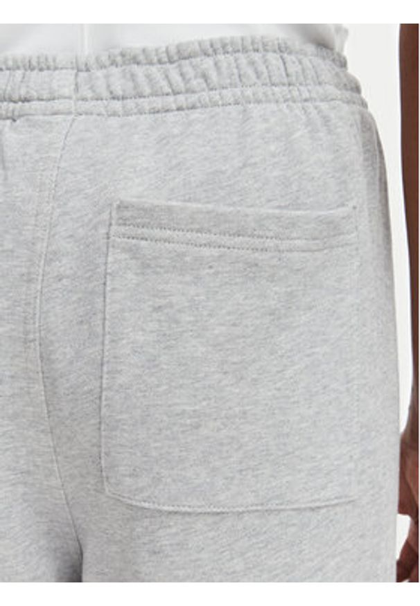 Calvin Klein Jeans Spodnie dresowe LV047C249G Szary jasny Regular Fit. Kolor: szary. Materiał: bawełna