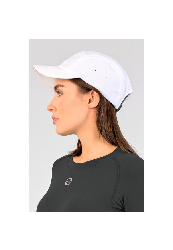 NESSI SPORTSWEAR - Czapka z daszkiem do biegania Unisex Nessi Sportswear. Kolor: biały. Styl: sportowy