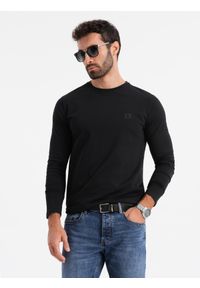 Ombre Clothing - Longsleeve męski SLIM FIT z elastanem i printem – czarny V1. Okazja: na co dzień. Kolor: czarny. Materiał: elastan. Długość rękawa: długi rękaw. Wzór: nadruk. Styl: casual