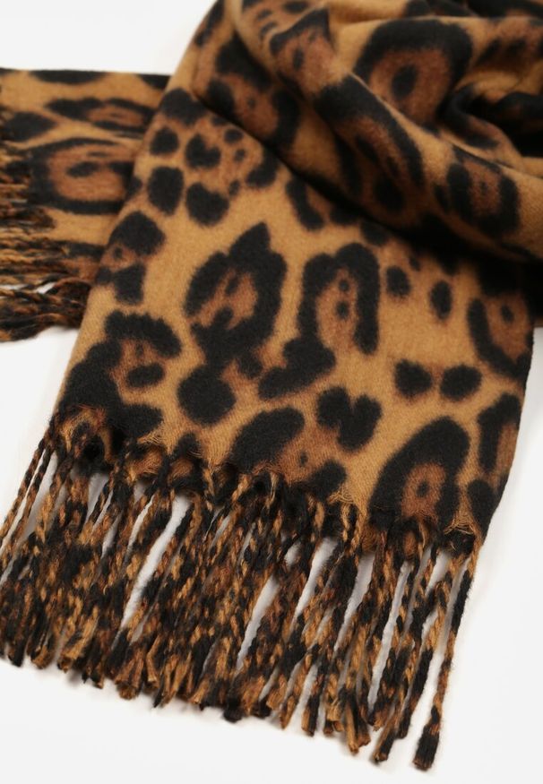 Born2be - Brązowy Wiskozowy Szalik w Panterkę z Frędzlami Vetivada. Okazja: na co dzień. Kolor: brązowy. Materiał: wiskoza. Wzór: motyw zwierzęcy. Styl: elegancki, casual