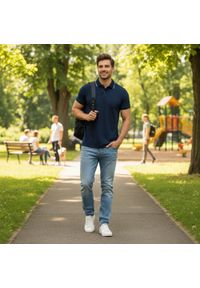 Dzianinowa Męska Koszulka Polo - Pako Jeans - Granatowa. Okazja: na co dzień. Typ kołnierza: polo. Kolor: niebieski. Materiał: bawełna. Styl: casual #3