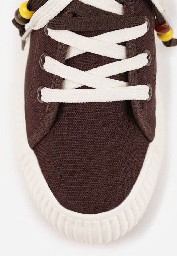 Renee - Brązowe Niskie Trampki z Podwójnymi Sznurówkami na Tłoczonej Platformie Astedella. Nosek buta: okrągły. Zapięcie: sznurówki. Kolor: brązowy. Materiał: materiał. Obcas: na platformie. Wysokość obcasa: niski