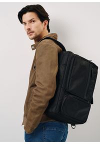 Ochnik - Czarny męski plecak i torba podróżna 2w1. Kolor: czarny. Materiał: nylon #4