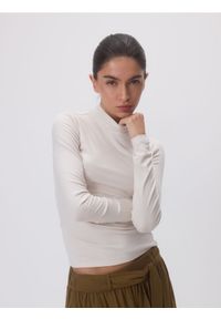 Reserved - Longsleeve z wiskozą - kremowy. Kolor: kremowy. Materiał: wiskoza. Długość rękawa: długi rękaw #1