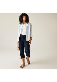 Regatta - Spodnie turystyczne capri damskie Shorebella. Kolor: czerwony. Materiał: materiał. Sezon: lato. Sport: turystyka piesza #1