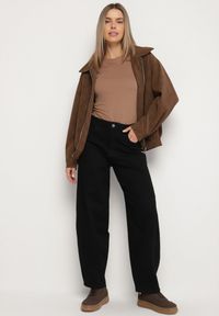 Born2be - Czarne Jeansy o Kroju Slouchy z Regularnym Stanem Fesinasa. Okazja: na co dzień. Kolor: czarny. Wzór: ze splotem. Styl: klasyczny, casual #4
