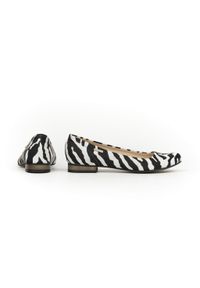 Zapato - baleriny na niskim obcasie - skóra naturalna - model 008 - kolor zebra (39). Zapięcie: bez zapięcia. Materiał: skóra. Wzór: motyw zwierzęcy. Obcas: na obcasie. Styl: klasyczny, sportowy, elegancki. Wysokość obcasa: niski #2