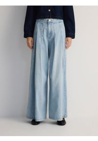Reserved - Jeansy wide leg z zakładkami - niebieski. Kolor: niebieski #1