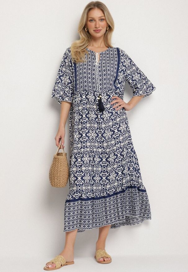 Born2be - Granatowa Bawełniana Sukienka w Stylu Boho z Wiązaniem Przy Dekolcie Orradelle. Okazja: na co dzień. Kolor: niebieski. Materiał: bawełna. Typ sukienki: proste. Styl: boho