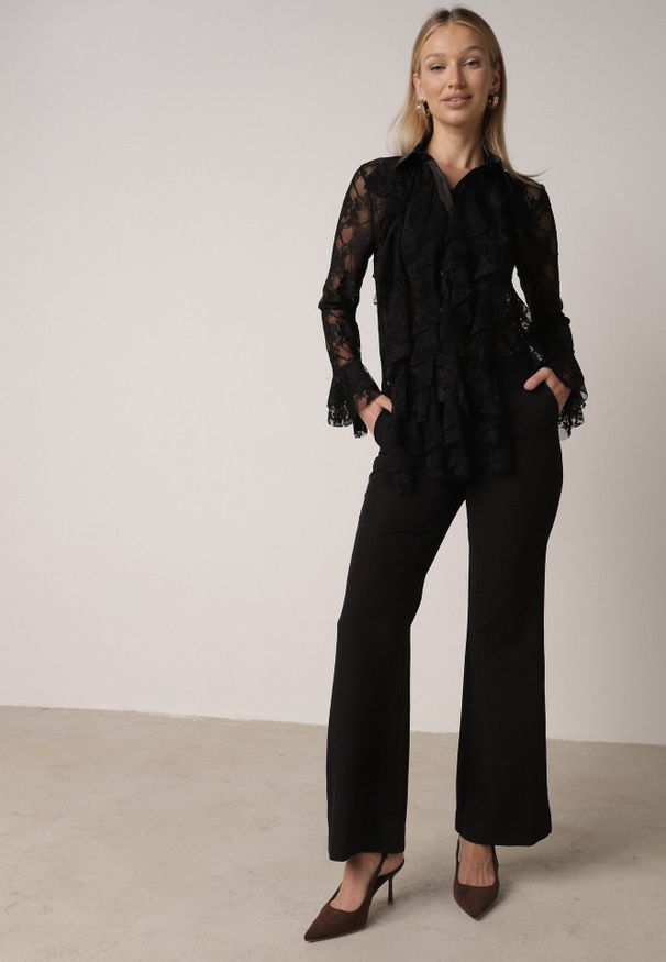 Born2be - Czarne Garniturowe Spodnie VICES o Kroju Dzwonów Tessaria. Okazja: na spotkanie biznesowe. Kolor: czarny. Styl: biznesowy, elegancki, klasyczny