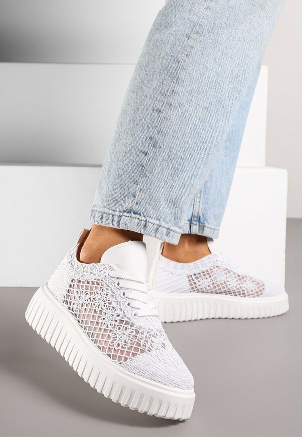 Renee - Białe Sneakersy Vices na Platformie z Ażurową Cholewką Lumerise. Okazja: na co dzień. Kolor: biały. Szerokość cholewki: normalna. Wzór: ażurowy. Obcas: na platformie