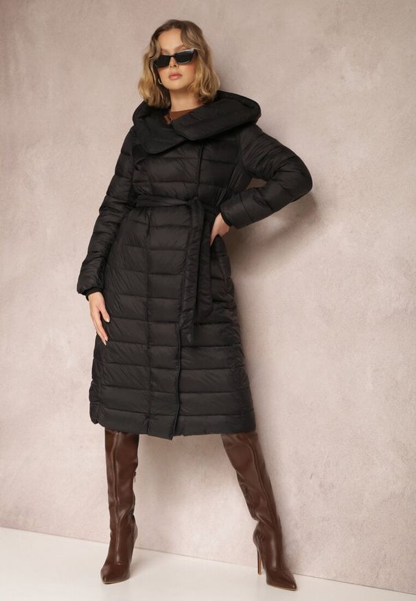 Renee - Czarna Kurtka Damiore. Kolor: czarny. Materiał: tkanina, materiał. Długość: długie. Styl: klasyczny, elegancki