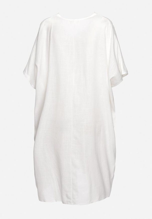 Born2be - Biała Bawełniana Sukienka o Pudełkowym Kroju z Dekoltem w Serek Vikonia. Okazja: na co dzień. Typ kołnierza: dekolt w serek. Kolekcja: plus size. Kolor: biały. Materiał: bawełna. Typ sukienki: proste, dla puszystych. Styl: elegancki, wizytowy, casual