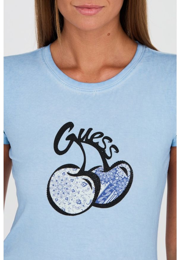 Guess - GUESS Niebieski damski t-shirt bawełniany z printem i cyrkoniami, Rozmiar XS. Kolor: niebieski. Materiał: bawełna. Wzór: nadruk