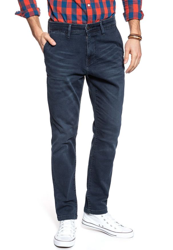 Mustang - MUSTANG RealX Chino MĘSKIE SPODNIE ROZCIĄGLIWE JEANS DRES Dark Blue Denim 1008081 5000 883. Materiał: jeans, dresówka, denim