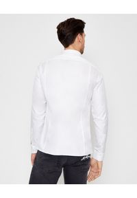 Balmain - BALMAIN - Biała koszula z haftowanym logo. Okazja: do pracy. Typ kołnierza: kołnierzyk klasyczny. Kolor: biały. Wzór: haft. Styl: klasyczny, elegancki #3