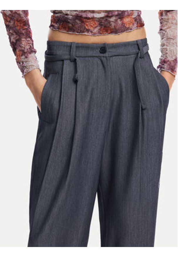 Desigual Spodnie materiałowe Rin 24WWPW20 Szary Loose Fit. Kolor: szary. Materiał: syntetyk