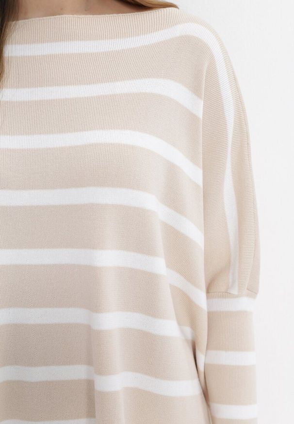 Born2be - Beżowy Sweter Oversize w Paski z Rękawami Nietoperz Caelania. Kolor: beżowy. Wzór: paski