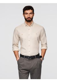 Ombre Clothing - Koszula męska lniana z klasycznym kołnierzykiem i kieszeniami REGULAR FIT – kremowa V3 - Rozmiar: XXL. Okazja: na co dzień. Typ kołnierza: kołnierzyk klasyczny. Kolor: kremowy. Materiał: len. Długość: długie. Wzór: aplikacja. Sezon: wiosna, lato. Styl: klasyczny #1