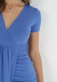 Born2be - Niebieska Asymetryczna Sukienka Kopertowa z Marszczeniami Adephelia. Kolor: niebieski. Typ sukienki: asymetryczne, kopertowe #3