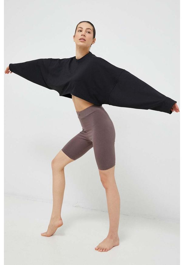 Fila szorty Collias damskie kolor szary gładkie high waist. Stan: podwyższony. Kolor: szary. Materiał: bawełna, skóra, dzianina. Wzór: gładki