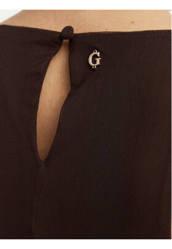 Guess Sukienka wieczorowa W6GK13 K2943 Brązowy Slim Fit. Kolor: brązowy. Materiał: syntetyk. Styl: wizytowy