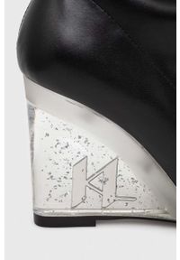 Karl Lagerfeld kozaki ICE WEDGE damskie kolor czarny na koturnie KL34680. Kolor: czarny. Szerokość cholewki: normalna. Obcas: na koturnie #2