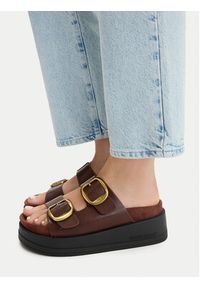 Guess Jeans Klapki CWBEO-HY62273-6 Brązowy. Kolor: brązowy. Materiał: skóra #6