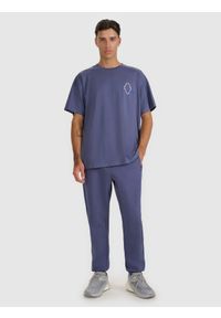 4f - 4F T-shirt oversize z nadrukiem męski - granatowy XL. Okazja: na co dzień. Kolor: niebieski. Materiał: bawełna. Długość: długie. Wzór: nadruk. Styl: casual