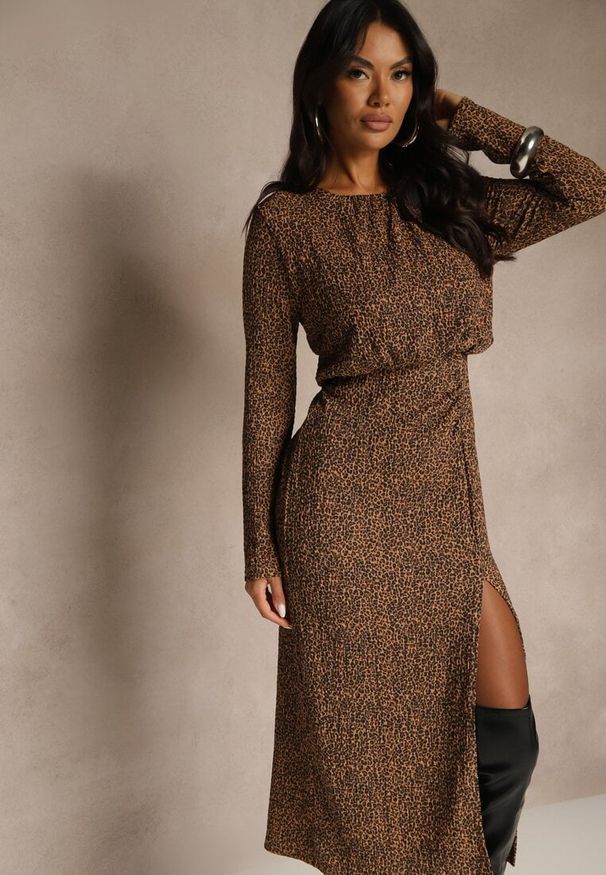 Renee - Panterkowa Sukienka z Gumką w Talii z Dopasowanym Dołem i Rozcięciem Zenova. Okazja: na co dzień. Wzór: nadruk, motyw zwierzęcy. Sezon: wiosna. Styl: klasyczny, casual, elegancki