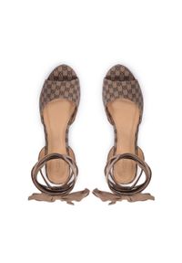 Kazar - Brązowo-czarne wiązane sandały na koturnie. Zapięcie: pasek. Kolor: brązowy. Materiał: skóra. Sezon: lato. Obcas: na koturnie #2