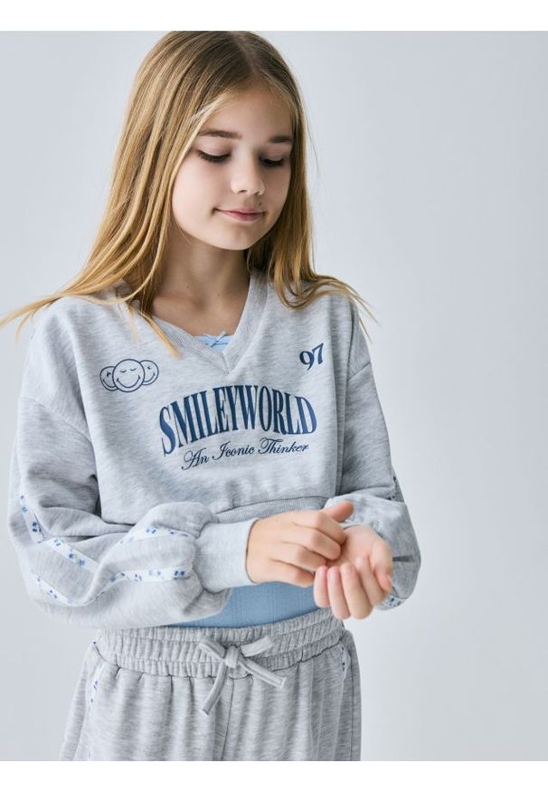 Reserved - Bluza SmileyWorld® - jasnoszary. Kolor: szary. Materiał: bawełna, dzianina. Długość: krótkie