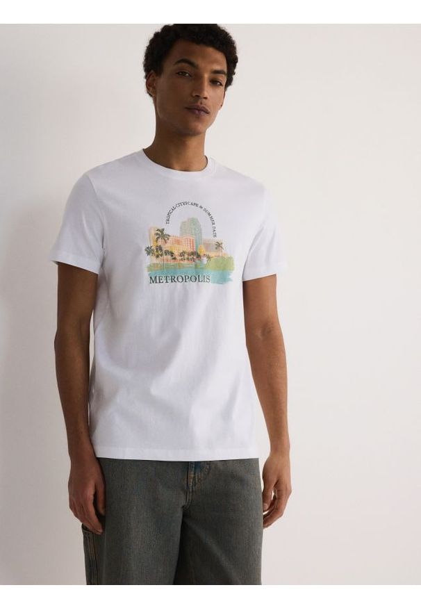 Reserved - T-shirt regular z nadrukiem - biały. Kolor: biały. Materiał: bawełna, dzianina. Wzór: nadruk