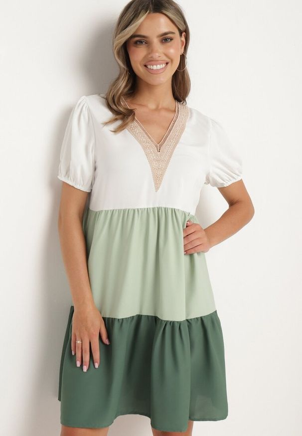 Born2be - Beżowo-Zielona Pudełkowa Sukienka z Haftem przy Dekolcie Moetta. Kolor: beżowy. Wzór: haft