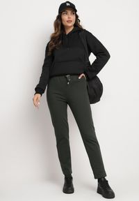 Born2be - Zielone Spodnie Dresowe z Satynową Wstążką Tenula. Okazja: na co dzień. Kolor: zielony. Materiał: satyna, dresówka. Styl: casual #5