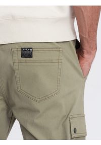 Ombre Clothing - Męskie spodnie JOGGERY z zapinanymi kieszeniami cargo - khaki V1 OM-PAJO-0125 - XXL. Okazja: na co dzień. Kolor: brązowy. Materiał: bawełna, elastan. Wzór: aplikacja. Styl: casual #4