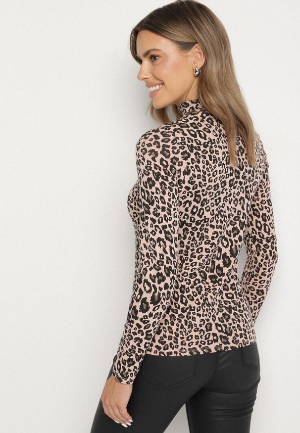 Born2be - Czarno-Beżowa Bawełniana Bluzka w Panterkę z Golfem i Długim Rękawem Falumea. Okazja: na co dzień. Typ kołnierza: golf. Kolor: czarny. Materiał: bawełna. Długość rękawa: długi rękaw. Długość: długie. Wzór: motyw zwierzęcy. Styl: klasyczny, casual, elegancki