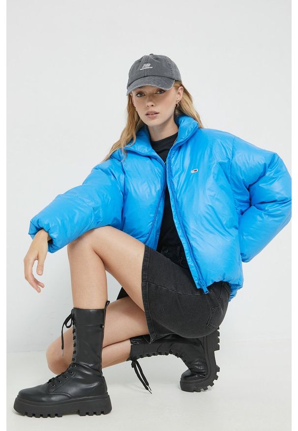 Tommy Jeans kurtka puchowa damska zimowa. Kolor: niebieski. Materiał: puch. Sezon: zima