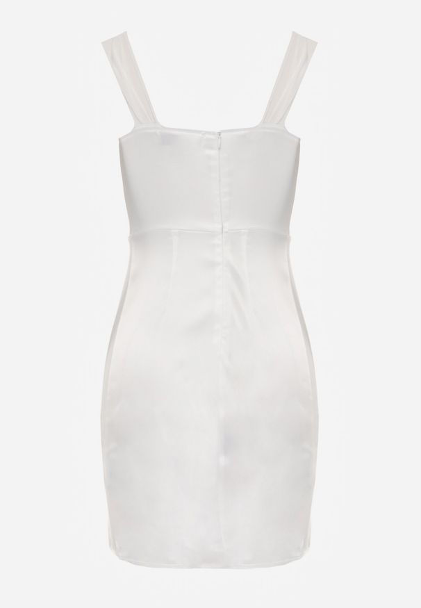 Born2be - Biała Dopasowana Sukienka Mini z Suwakiem i Rozcięciem na Nodze Emjah. Kolor: biały. Długość: mini