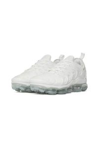 Buty do chodzenia męskie Nike Air Vapormax Plus. Zapięcie: sznurówki. Kolor: biały, wielokolorowy. Materiał: syntetyk, tkanina, materiał. Szerokość cholewki: normalna. Sport: turystyka piesza