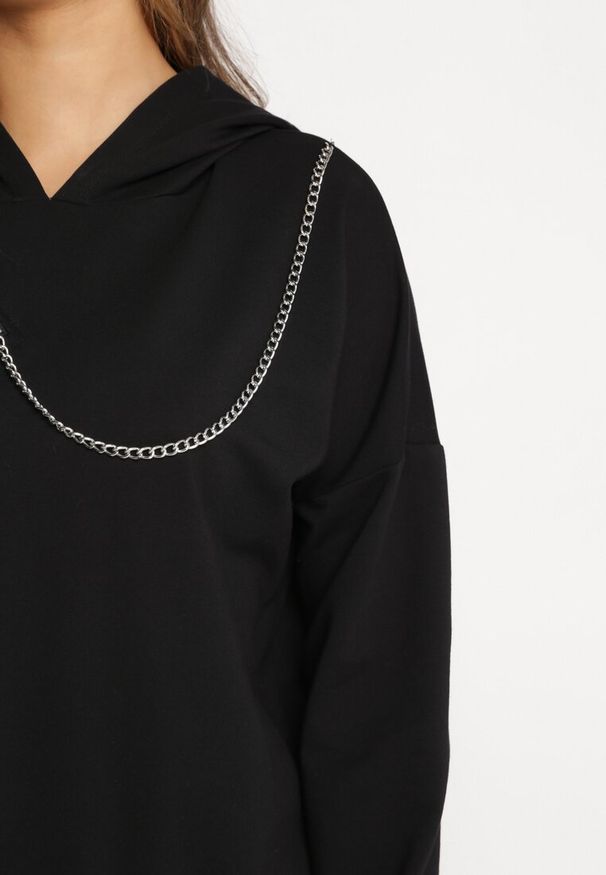 Born2be - Czarna Bawełniana Bluza z Kapturem z Ozdobnym Łańcuszkiem i Suwakiem Cielo. Typ kołnierza: kaptur. Kolor: czarny. Materiał: bawełna